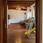 Con Travi A Vista شقة