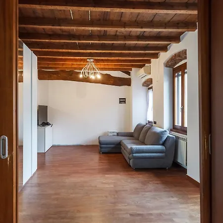 Con Travi A Vista Apartment *