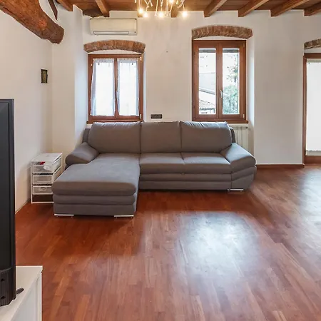 Con Travi A Vista Apartment *