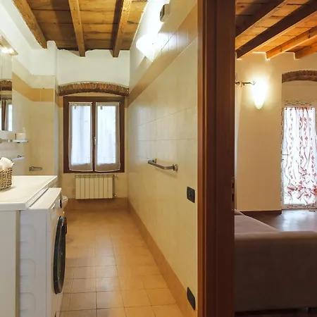 Con Travi A Vista Apartment